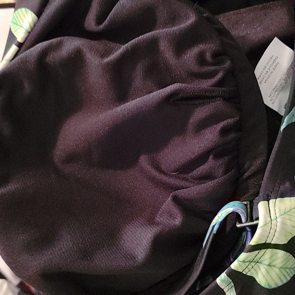 Island Escape One-Piece swimsuit.  Size 12 - Picture 9 of 9